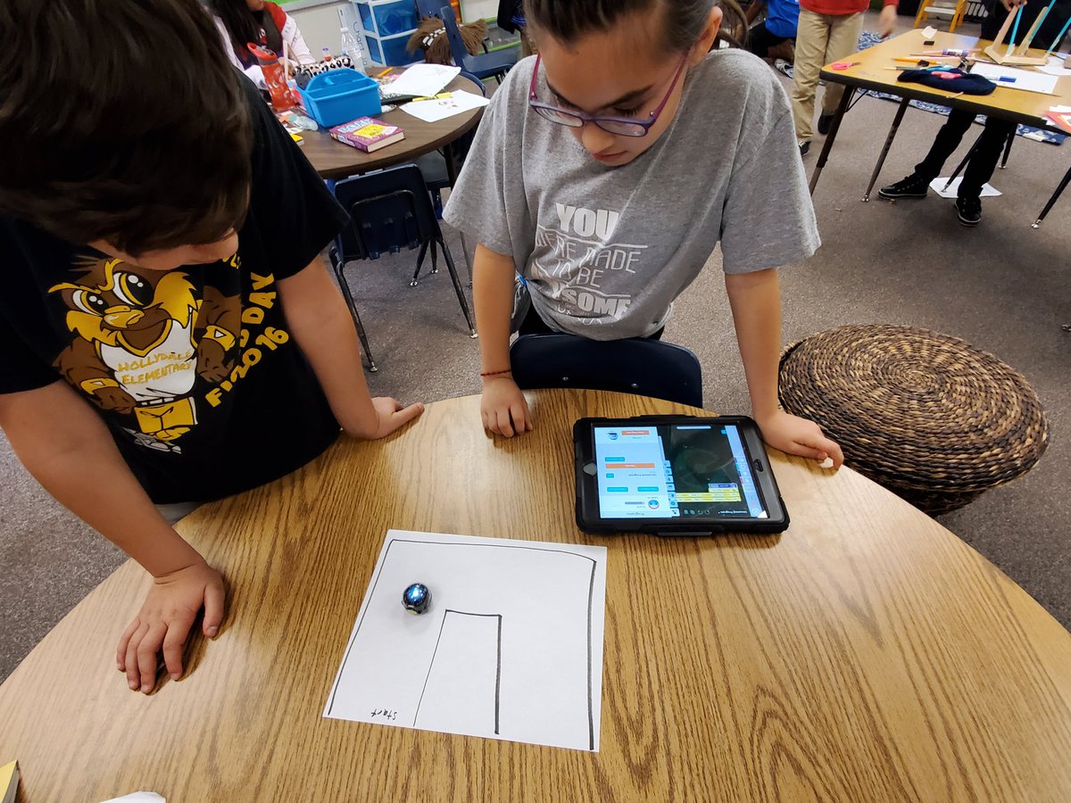 mrwilliamsadd's tweet photo. My students coded an escape route for their turkey aka @Ozobot as part of their STEM challenge. #HollydaleRocks https://t.co/4LDxO3fpcb