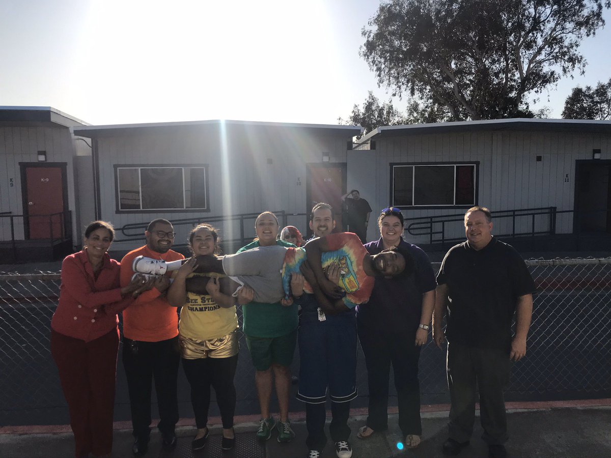 MathletesFhs's tweet photo. Better late than never but we stay with the spirit #MultiCulturalWeekAtFHS #InternationSportsDay #TackyTouristDay #UnityDay #PrideDay #RepYourCultureDay #WeReppedMath https://t.co/gyUgRNeTnS