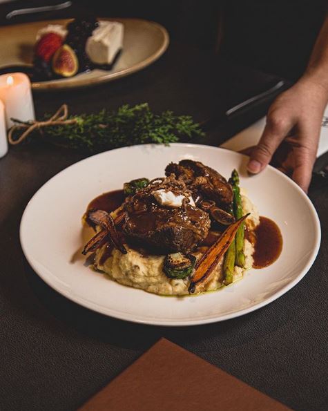 It's the calm before the snow storms 🌨 Get your holiday reservations in before it's too late! ⠀
⠀
To make reservations, call us at: 905-381-9811
.
.
#holidayparty #hamontevents #foodiegram #hamontfood #christmas #happyholidays #partyvibes #holidaycheer #hamontfood #burlon