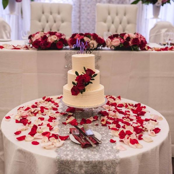 These beautiful red and pink tones make for an amazing ornate and classic look 😍
.
.
Photographer: <a href="/hushhushphoto/">HushHushPhoto&Film</a> 
Venue: <a href="/CarmensInc/">Carmen's</a> 
.
.
See how you can upgrade your wedding too by visiting carmensgroup.com/weddings