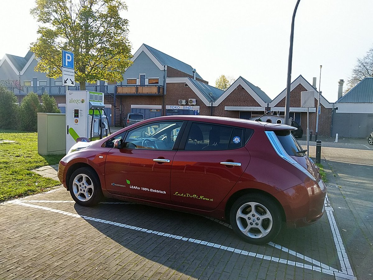 LedsDoItNow's tweet photo. @AllegoCharging En ik heb deze maand al heel wat gratis km's #CO2neutraal en #stikstofcrisis vrij met @NissanElectricC Leaf gereden. Bedankt @AllegoCharging voor de laadpas. #keepdrivingforward. #metfietsnaarlaadpaal
Net weer iemand blij gemaakt met #EVtips ⚡🚗💪 https://t.co/IhL2gYUqOw https://t.co/U273wTo868