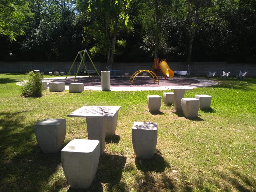 prensaUPSRA's tweet photo. Se acerca el verano y siempre es bueno tomarse un descanso en familia.

En el predio de los vigiladoras contamos con juegos para los chicos, canchas de fútbol y parrillas para disfrutar un rico asado.
Estamos los sábados, domingos y feriados de 9 a 18.
Los esperamos‼ https://t.co/bL4bzlPoEB