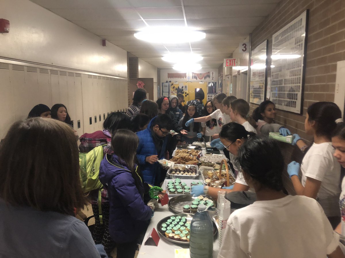 MsThiPham's tweet photo. The Queenadian Changemakers had a successful bake sale to raise money for the Red Door Women’s shelter organization.  We almost sold out of everything! @QueenadianThe @queenA_ms  @mervisalo #studentchoiceinitiative https://t.co/Ys2PbWGzu0