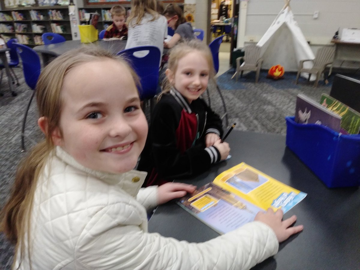Sarahrose12121's tweet photo. Partner reading with second grade! @poslaiko8 @mullinsjennaj 
#hunterhornets
#thankfulGSD https://t.co/u7X0JNuhQR