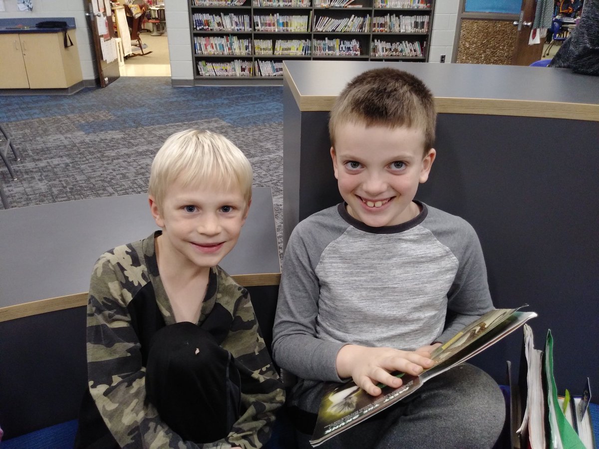 Sarahrose12121's tweet photo. Partner reading with second grade! @poslaiko8 @mullinsjennaj 
#hunterhornets
#thankfulGSD https://t.co/u7X0JNuhQR