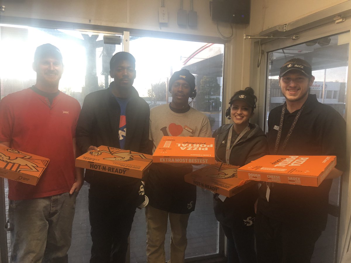 LNMorris333's tweet photo. Pizza &amp; more for a 100% mystery shop!! Awesome job #1210!!! #legends #sriokc https://t.co/NaOA2I46rq