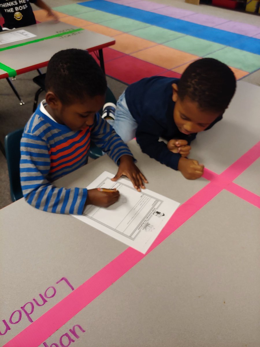 LoriWebber9's tweet photo. STEM challenge to see how many "pilgrims" our "Mayflower" can hold and stay afloat. #happiestschoolincobb #McCallSTEM @McCallPrincipal @mccallprimary1 https://t.co/EYHVeorerk