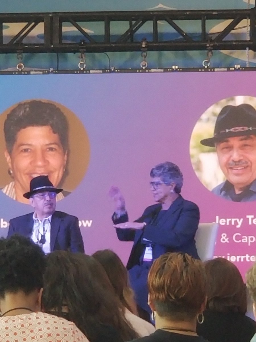 FatimahLoren tweet media