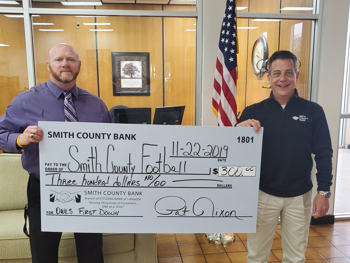 COACH_MURRAY34's tweet photo. Thanks to Smith County Bank and Pat Nixon for presenting Smith County Football with a sponsorship check for every touchdown this season.  We look forward to and thank you for your continued support of THE OWL NATION.
#SUPPORTOWLNATIO 
#DIRTYBIRD4LIFE
#WHOODAT https://t.co/w815hAcQAN