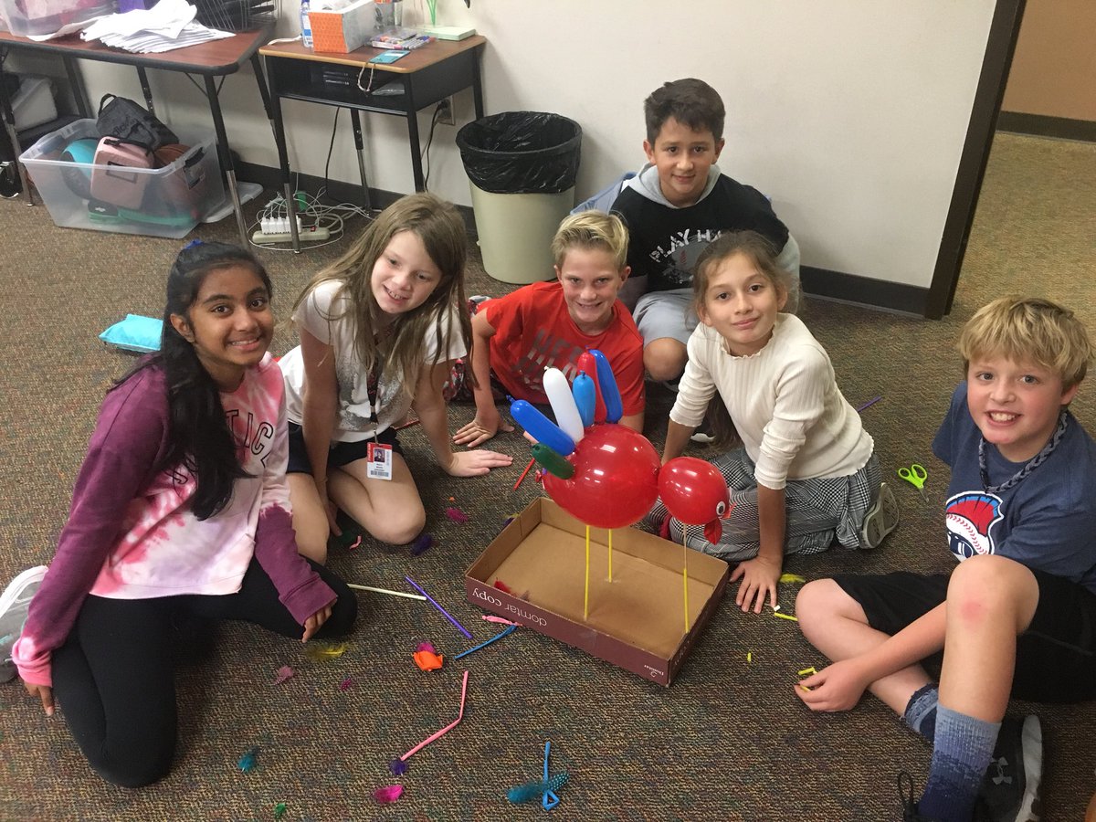 ProffittKori's tweet photo. Based on the book- Balloons Over Broadway, we engineered some fine Macy’s Day Parade Floats today! @StanleyStampede @katyisd #ilovesse #gobblegobble https://t.co/xSynQrKsSL