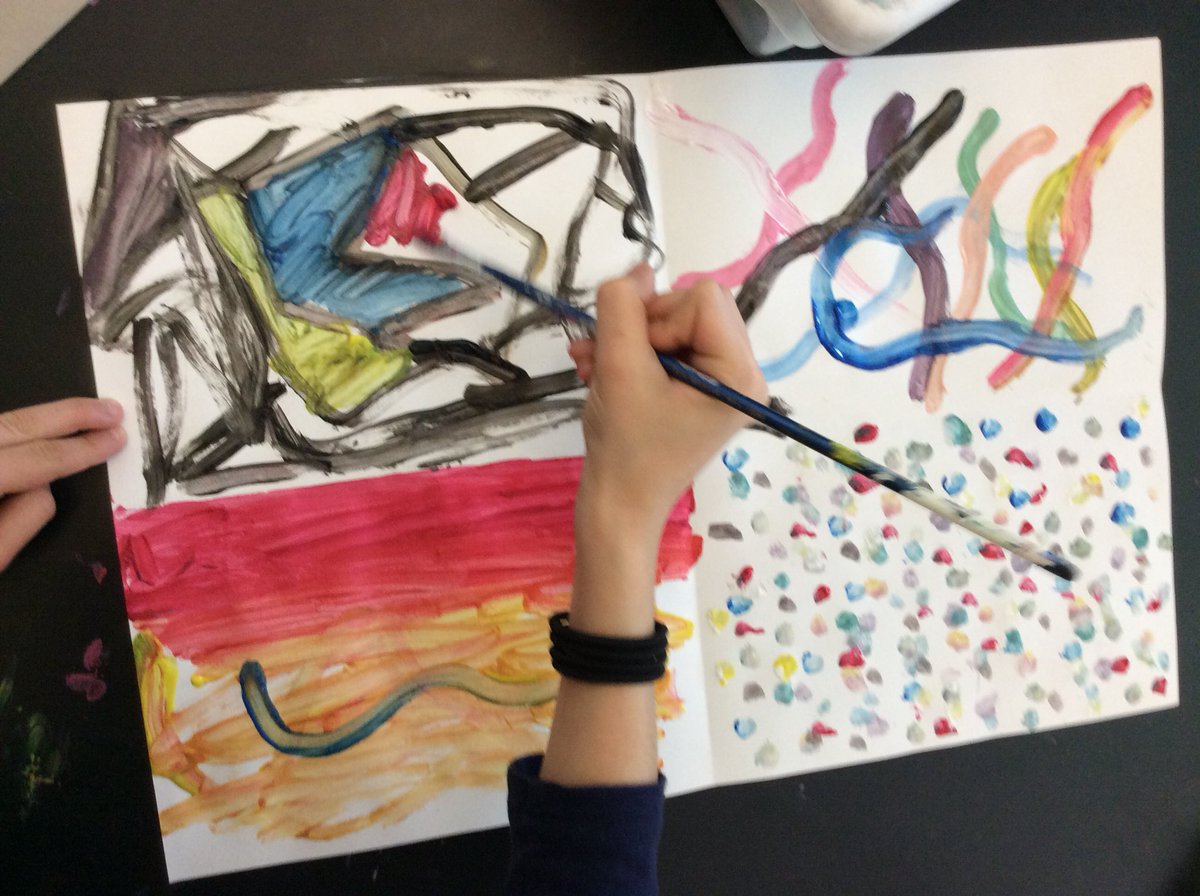 artwithmsem's tweet photo. 4th graders learned about Vasily Kandinsky, then created paintings to describe sounds. Each painting describes a different type of music—classical, jazz, bluegrass and techno. 🎹🎻🎺🎨 https://t.co/wGbj7qHvRn