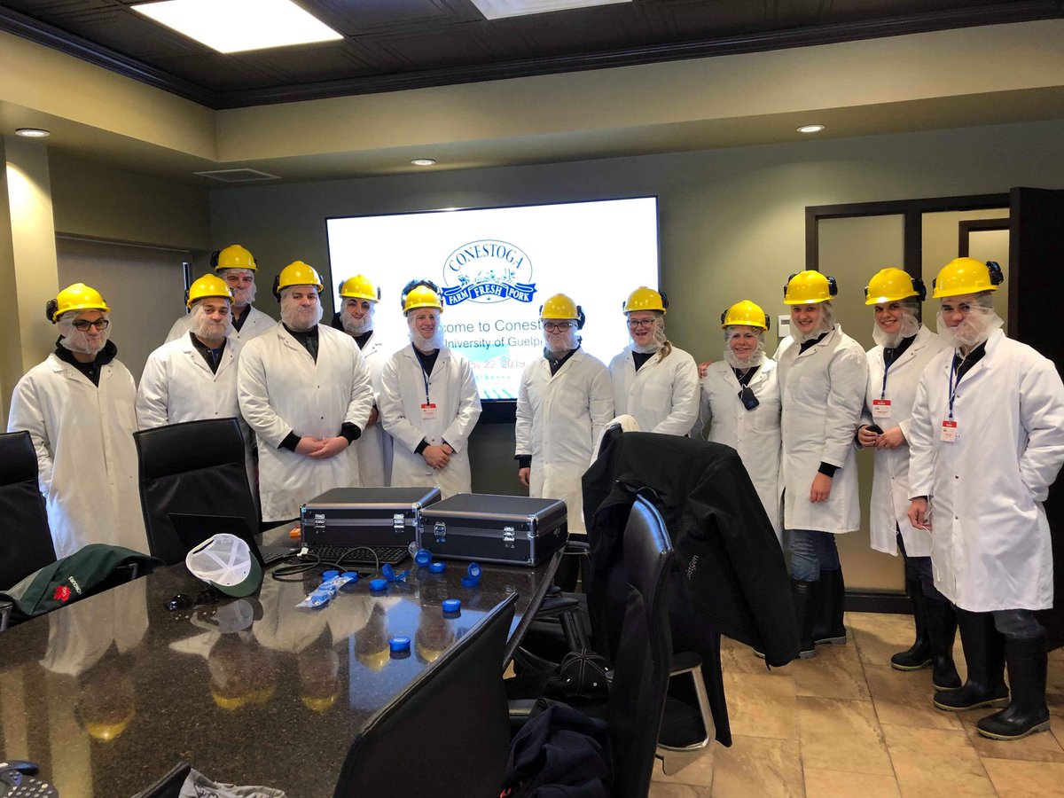 OACSwineClub's tweet photo. Today a couple groups of students toured @ConestogaMeats processing plant in Breslau, ON. Big thanks for giving us this opportunity to see how #farmfreshpork is produced 🐖 https://t.co/rdTjlah91N