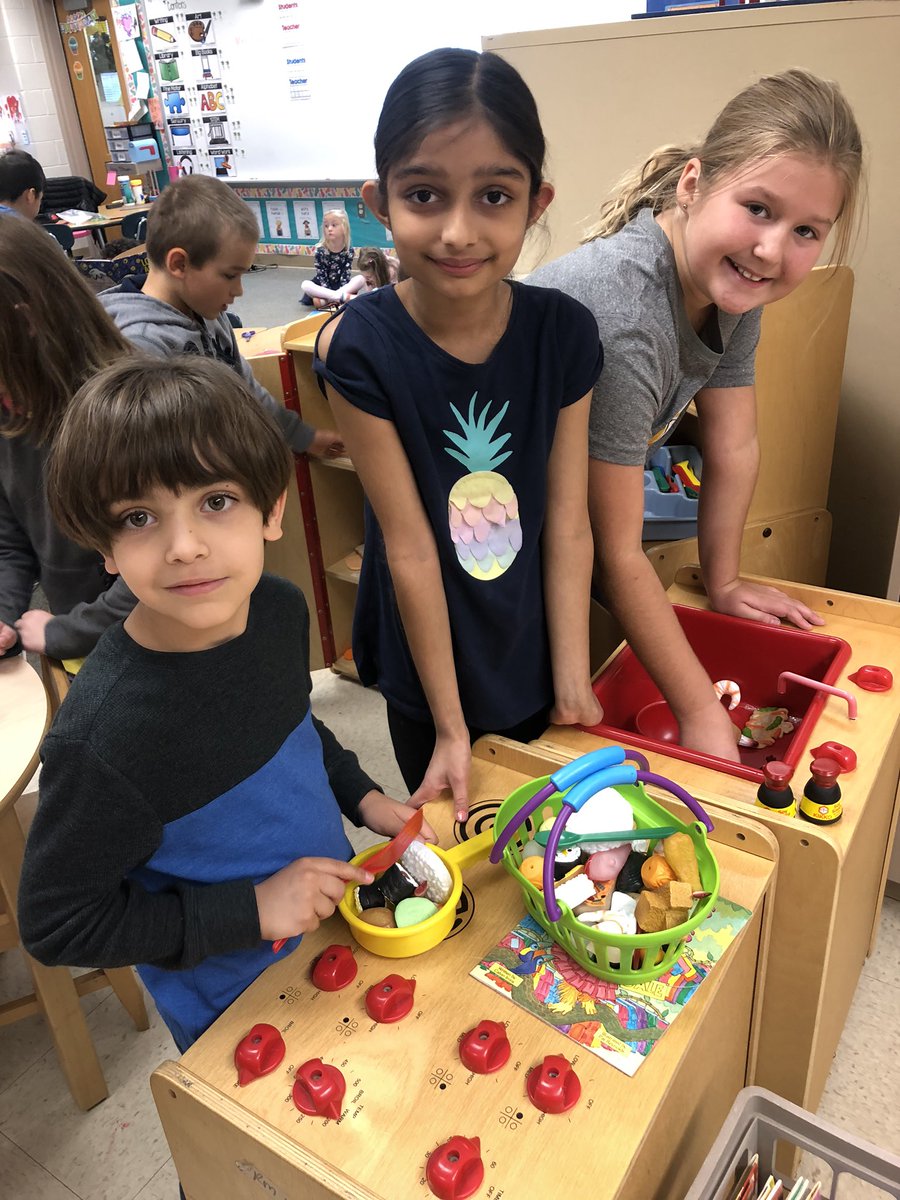 kobrienCBSD's tweet photo. AM Kindergarten had the BEST time with @MrD_CB’s 3rd graders today! Thanks for playing with us, helping us make thankful turkeys, and reading with us! We are thankful for the new friends we made today! 🦃💜 https://t.co/nzAHLJI0M6
