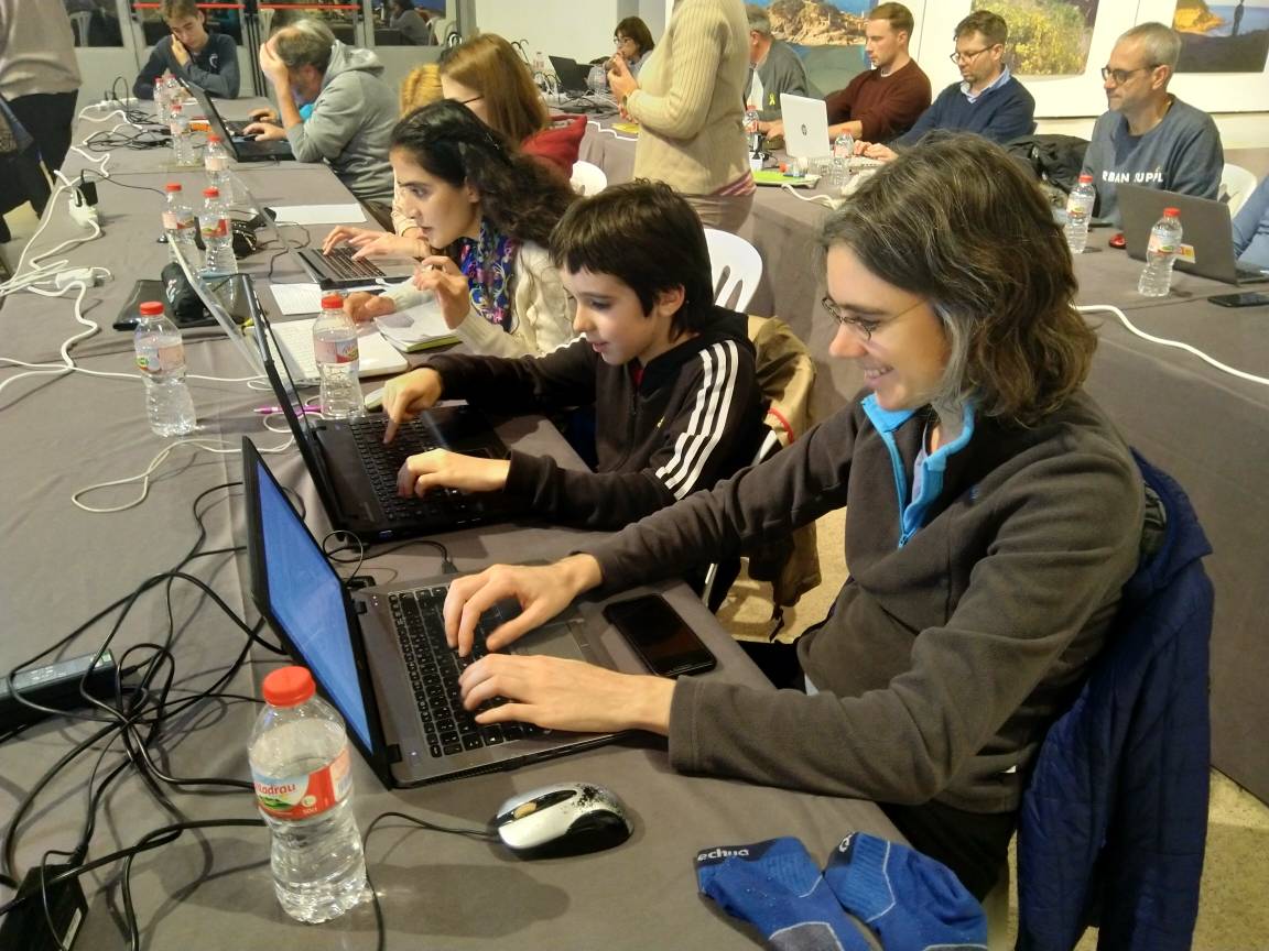 AmicalWikimedia's tweet photo. Gairebé sense adonar-nos-en hem acabat la sisena #nitdigital. Una seixantena de participants ha millorat articles sobre l'ensenyament del català a la @Viquipedia i sobretot n'han fet traduccions. Gràcies per ser-hi! @llenguacatalana @PortdeTarragona @eoitgn @bibliotgn https://t.co/9K5wQUMRMh