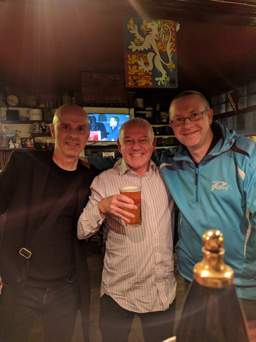After a long day in London at a work charity conference decide to pop in to see @albrickies on the way home and bump into these two #LTFC legends @TorHadland @thomasmoller #ScandinavianHatters & with @RdamHatters on their way over too pub will be fantastic tomorrow 😁👍🍺🍺🍺🍺⚽