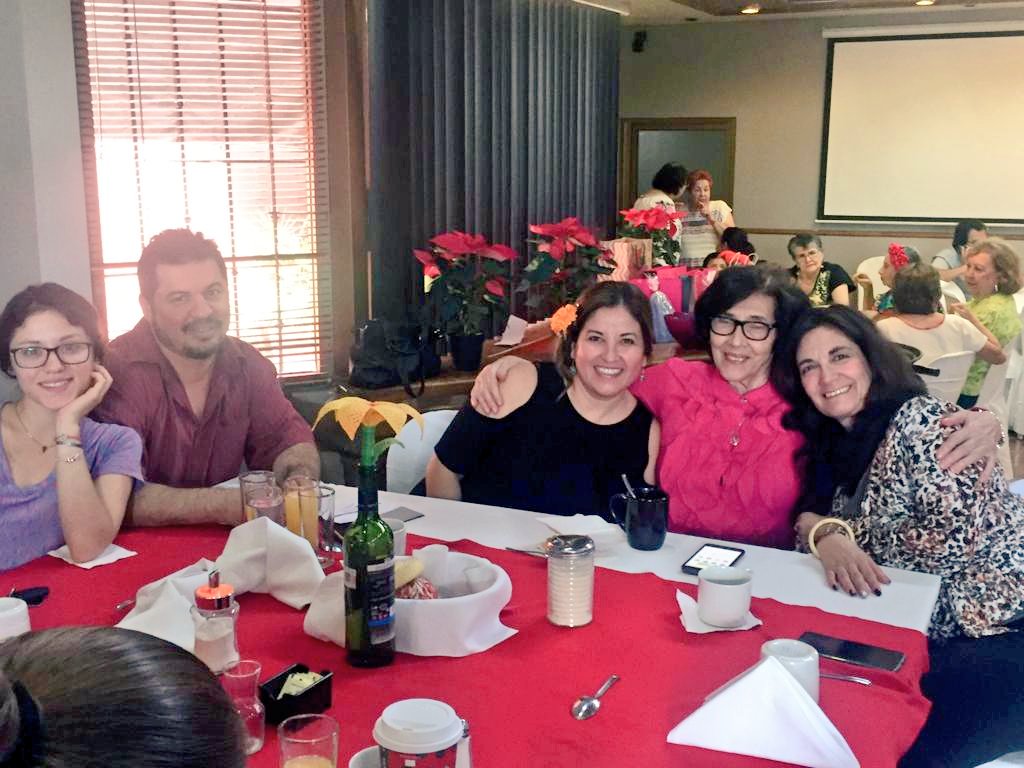ampnhermosillo's tweet photo. El sábado 9 de noviembre tuvimos nuestro segundo desayuno mexicano. Esta noble actividad de recaudación de fondos, es con el fin de contar con los recursos necesarios para que nuestras seis becarias, estudiantes de la #UNISON puedan concluir con sus estudios UNIVERSITARIOS. 🏜️📚 https://t.co/MT34c6HX6g