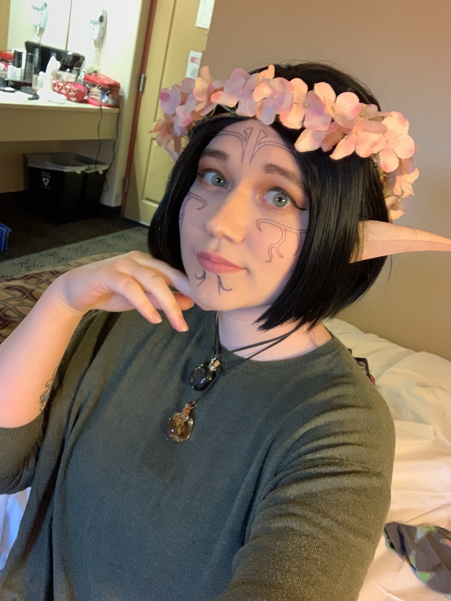 Daisyofthedales's tweet image. She’s back!  I miss cosplaying her 😭 #DragonAge #DragonAgeCosplay #daishocon