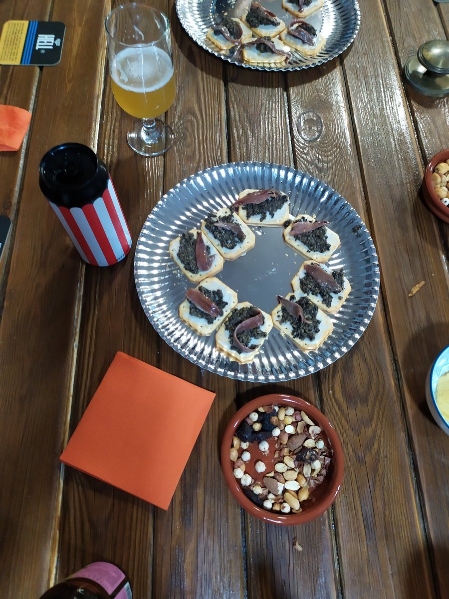 ¿Hay latas más molonas que las de <a href="/ZetaBeer/">Zeta Beer</a>? 🙆🍿🍻 Irresistibles las catas de <a href="/AlacenadeLaVega/">Alacena de la Vega</a> ¡Nunca fallan!