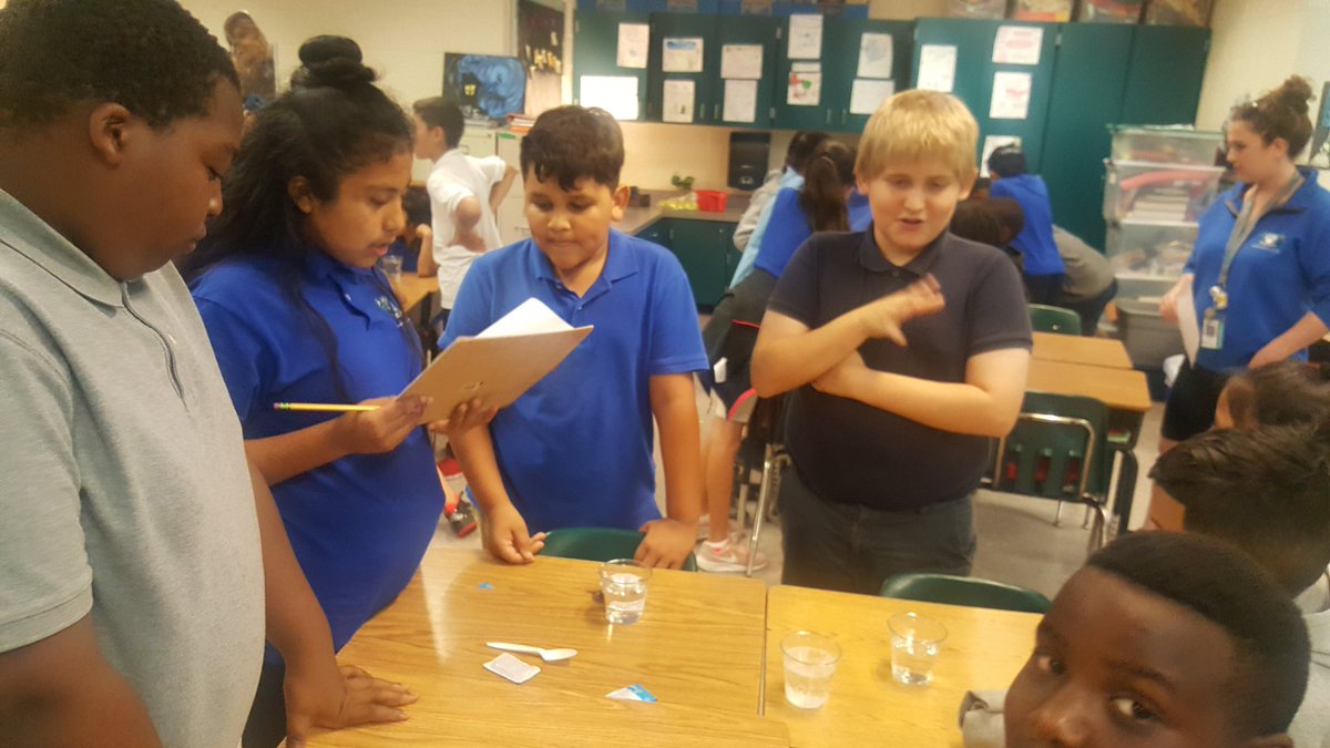 Ms_PayneMES's tweet photo. 5th grade @ManateeCCPS sharing their knowledge on states of matter with Miss Allen's 2nd grade class #scienceexpo #teamwork https://t.co/3Ebb8r3b3A
