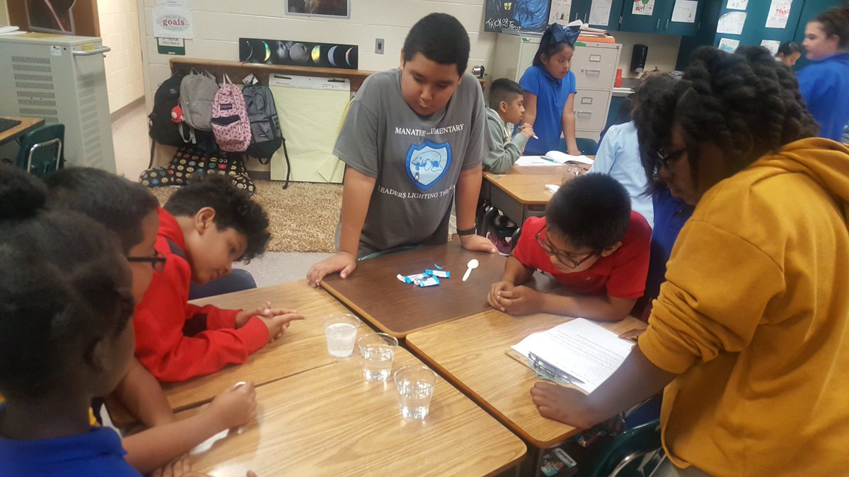 Ms_PayneMES's tweet photo. 5th grade @ManateeCCPS sharing their knowledge on states of matter with Miss Allen's 2nd grade class #scienceexpo #teamwork https://t.co/3Ebb8r3b3A