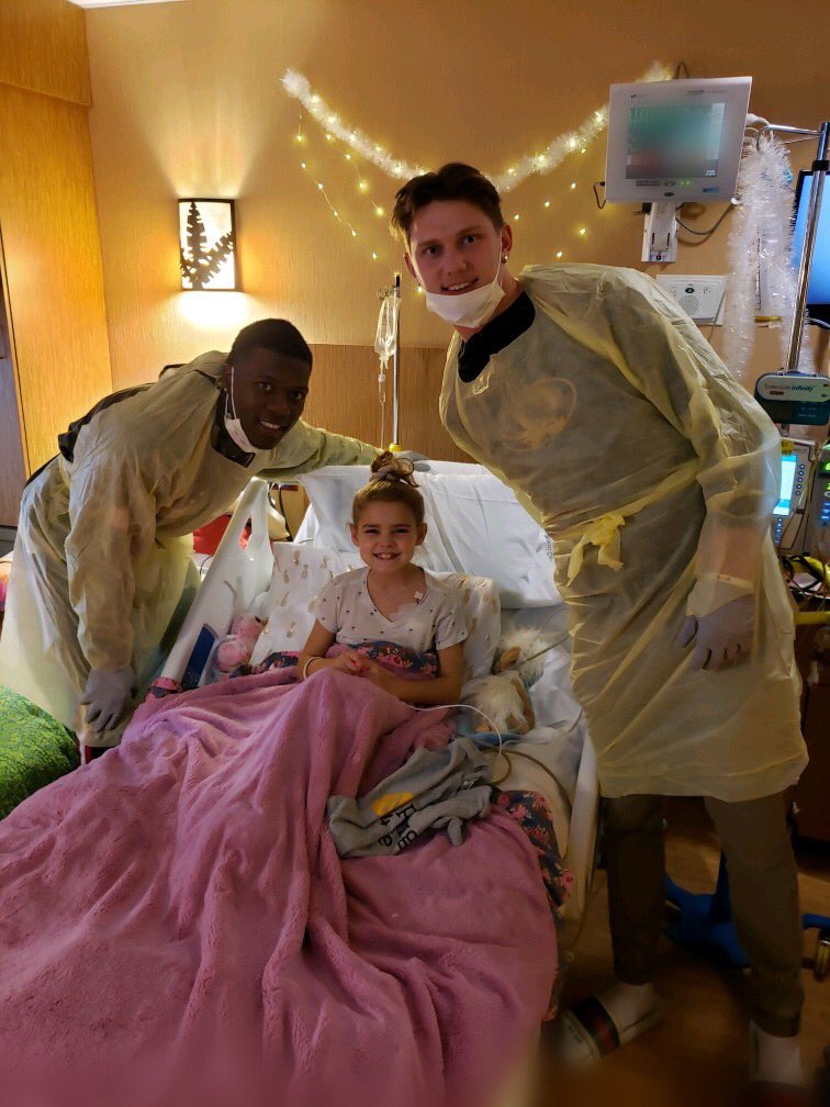 Playing4Hope's tweet photo. Thanks to @luhperk, Daniel Ellinger and Alum, @budsasser21 for taking part in our visit this week.
As Mizzou's last home game approaches, the team celebrates its seniors for all their hard work. At #playing4hope we like to celebrate by making our rounds at the hospital! https://t.co/4gkNzKUwid