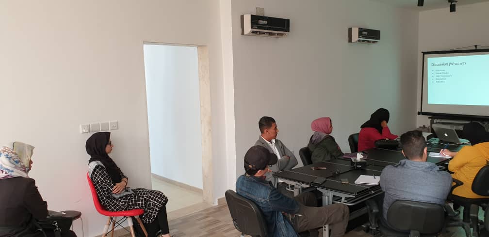 Slides_ly's tweet photo. هذه الجلسة برعاية شركة @WeCreate_ly وباستضافة مركز #الرؤى لتقنية المعلومات Development Space

2\2
#Sildes #slides_ly https://t.co/N6aLBic2cr