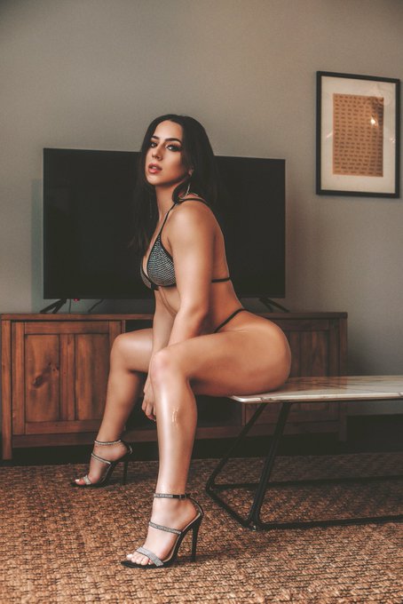 I&rsquo;m just trying to be your screensaver 🥰 https://t.co/E42YfeY6Di<a href="/tag/cubana"class="tags"><span>#cubana</span></a>