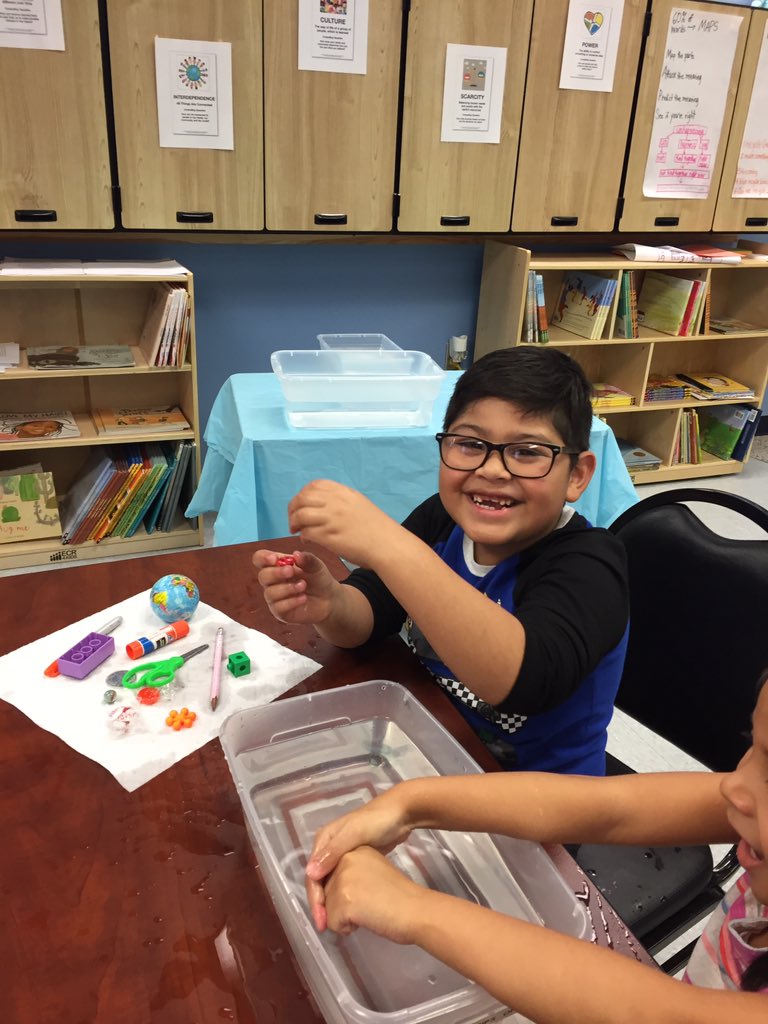 brewer_stella's tweet image. Science Club fun @eastfieldglobal #sinkorfloat