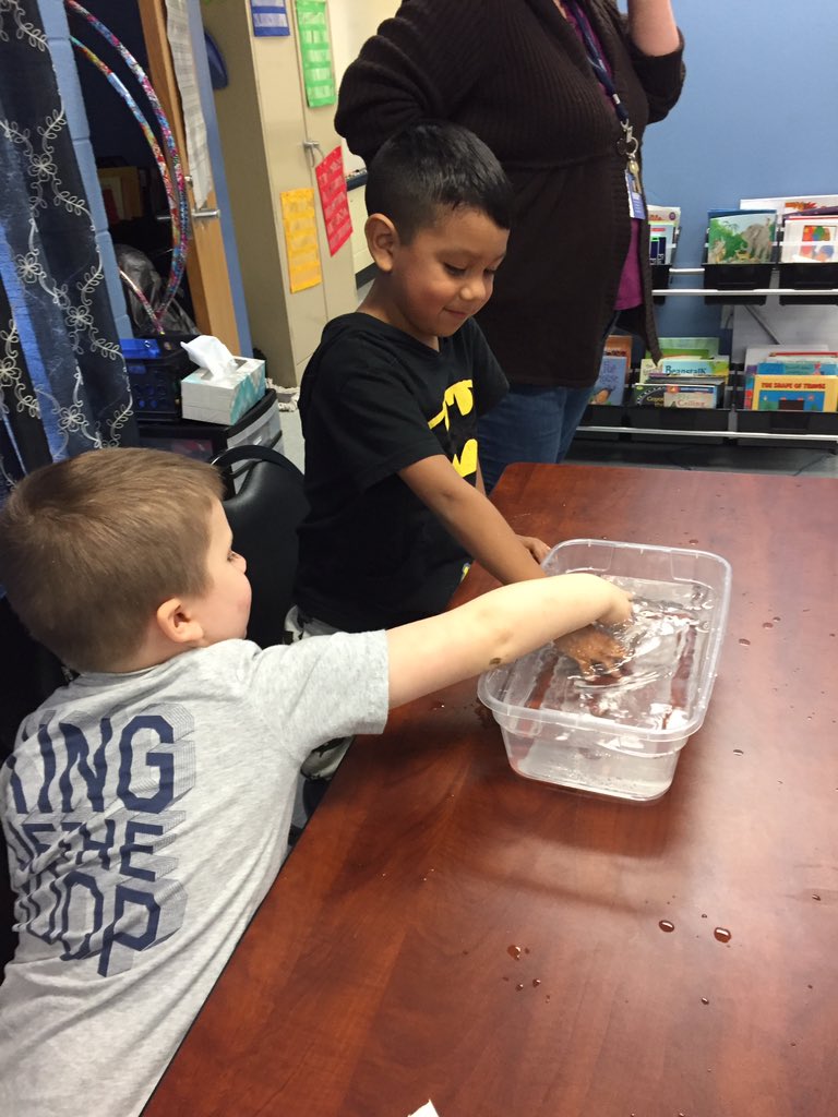 brewer_stella's tweet image. Science Club fun @eastfieldglobal #sinkorfloat