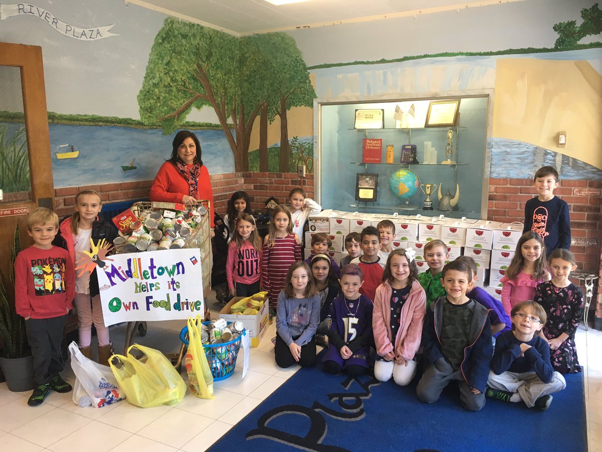 MTPSPrincipal's tweet image. River Plaza was proud to donate 1,356 cans of food for the #MiddletownHelpsItsOwn Thanksgiving Food Drive! Congratulations to @JackieConniff Homeroom for most donations! Special thank you to @StopandShop for their generous donation!#MTPSPride #RPfamily