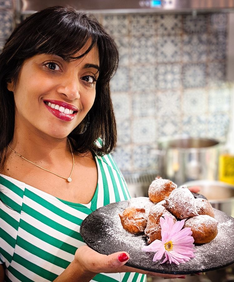 QPLNYC's tweet photo. Weโre very happy to share recipes from our talented #QueensFEASTS graduates, just in time for the holidays! Learn how to make Guyanese Fried Donuts, Vegan Red Velvet, Sweet & Spicy Seasonal Chili and more! https://t.co/dfYPxpPgEW https://t.co/H5Xbz1mtgz