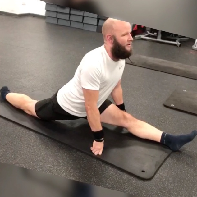 PaulDeanPT's tweet photo. Slow couple of weeks on social media, been focussing on getting my body back after my London Gherkin challenge. Fairly safe to say my legs are moving better now - possibly better than they ever have 🙈
.
.
.
#splits #stetching #flexibility #personaltrainer #fitness #newskills https://t.co/tczpTzBhGK