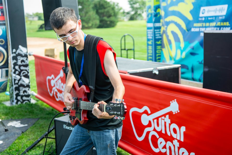 The Bolingbrook Raiders rocked out with us during our Fall tour! How many of you go to Bolingbrook High? #bolingbrookhigh #chicago #guitarcenter #hsnfall2019