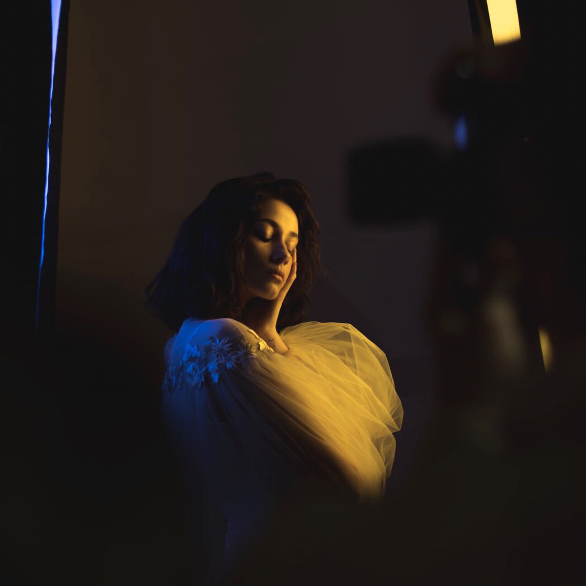 Apa yg membuat patah hatiku enggak kunjung sembuh? Ternyata karena pikiranku sendiri.
-
Apakah sampai sekarang rasa pedih karena patah hatimu itu masih sangat terasa?

Kalau saya tulis pelan-pelan sebuah thread soal ini, kamu mau baca?
•
#EmotionalHealingBarengAdjie