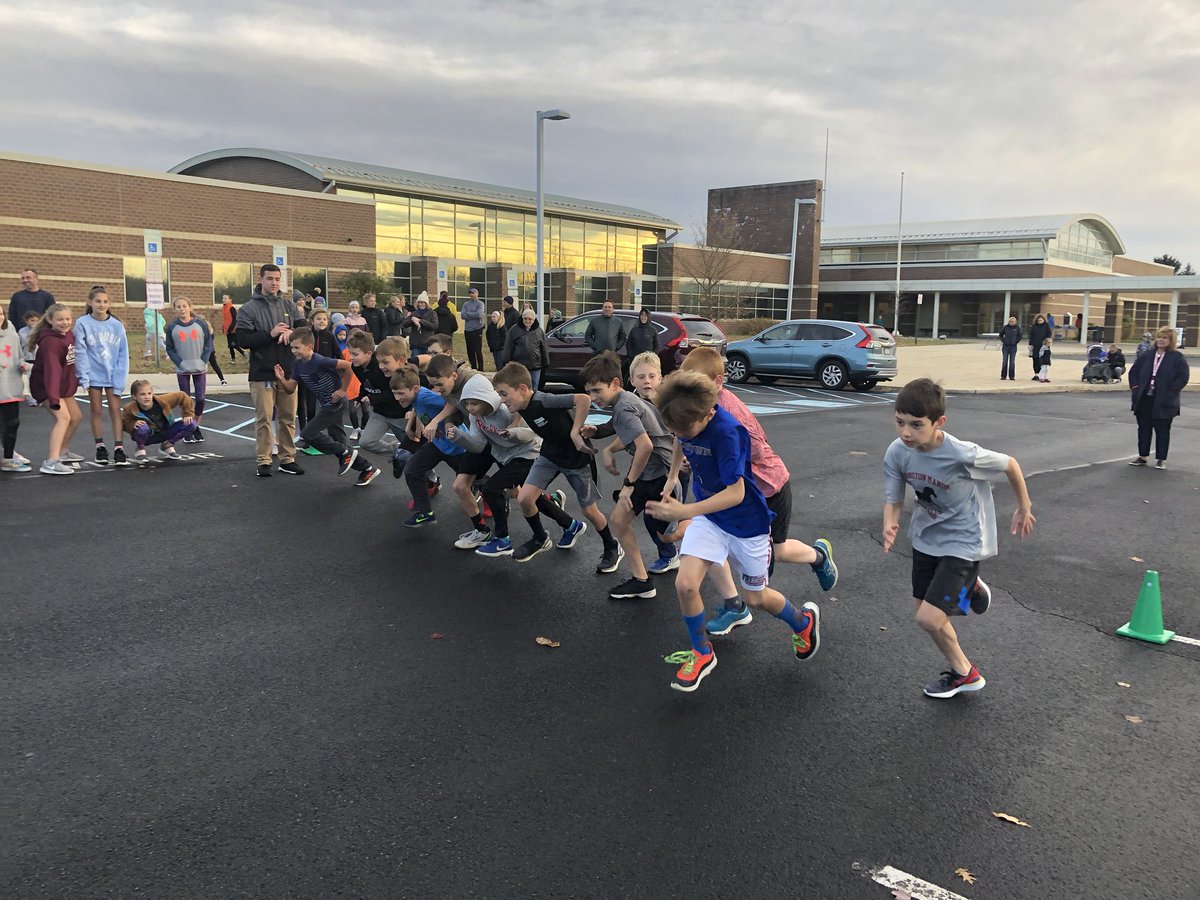 MsDonnellan's tweet photo. 12th annual Turkey Trot @dasd_sm was a success! Great job to all participants! #dasdpride https://t.co/uDfh1XbvV3