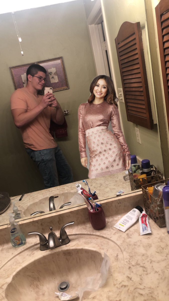 EthanGeezy's tweet photo. Met through a mutual friend (Dwayne Johnson)  at Super Bowl XLV. Our first date was Katz21 she order a salad and I ordered the 24oz steak. The night went perfectly. We have been together for 1yr and 8months. I cherish every second we spend together!!! https://t.co/BHGdFMZWE2