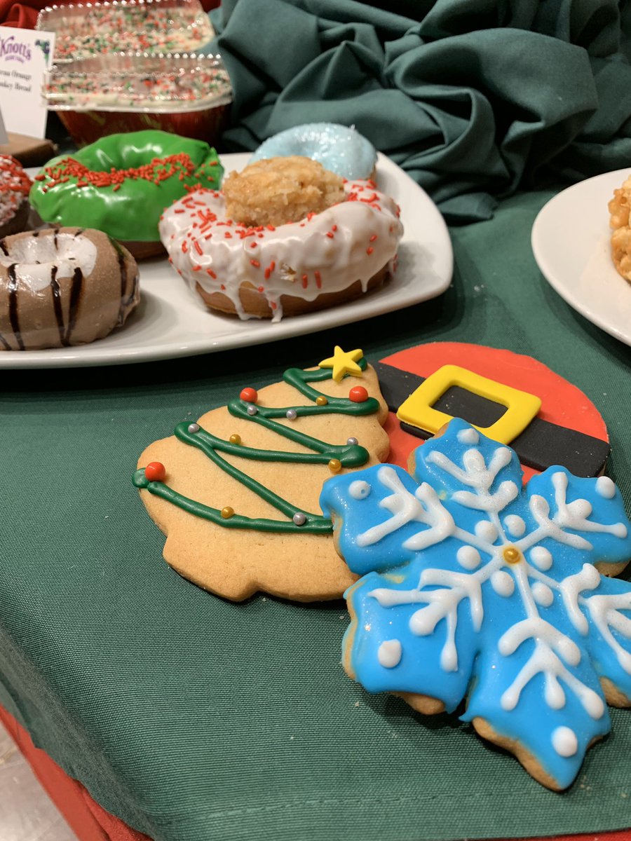 themeprkconnect's tweet photo. More tasty sweets that you’ll be able to try at @Knotts Merry Farm. 🤤
#ThemeParkConnect #MerryFarm #KnottsMerryFarm #KnottsBerryFarm #Knotts #BerryBloggers #FamilyFun https://t.co/mb3yanUQwW