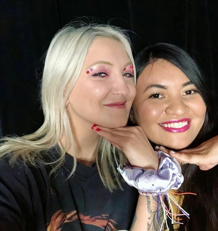 JuliaMichARG's tweet photo. 📷 @juliamichaels con fans en el Meet &amp; Greet de hoy en México (2)
#innermonologuetour 
#IMTMéxico https://t.co/ZkuWbfZw9a https://t.co/DgIiP7OFNR