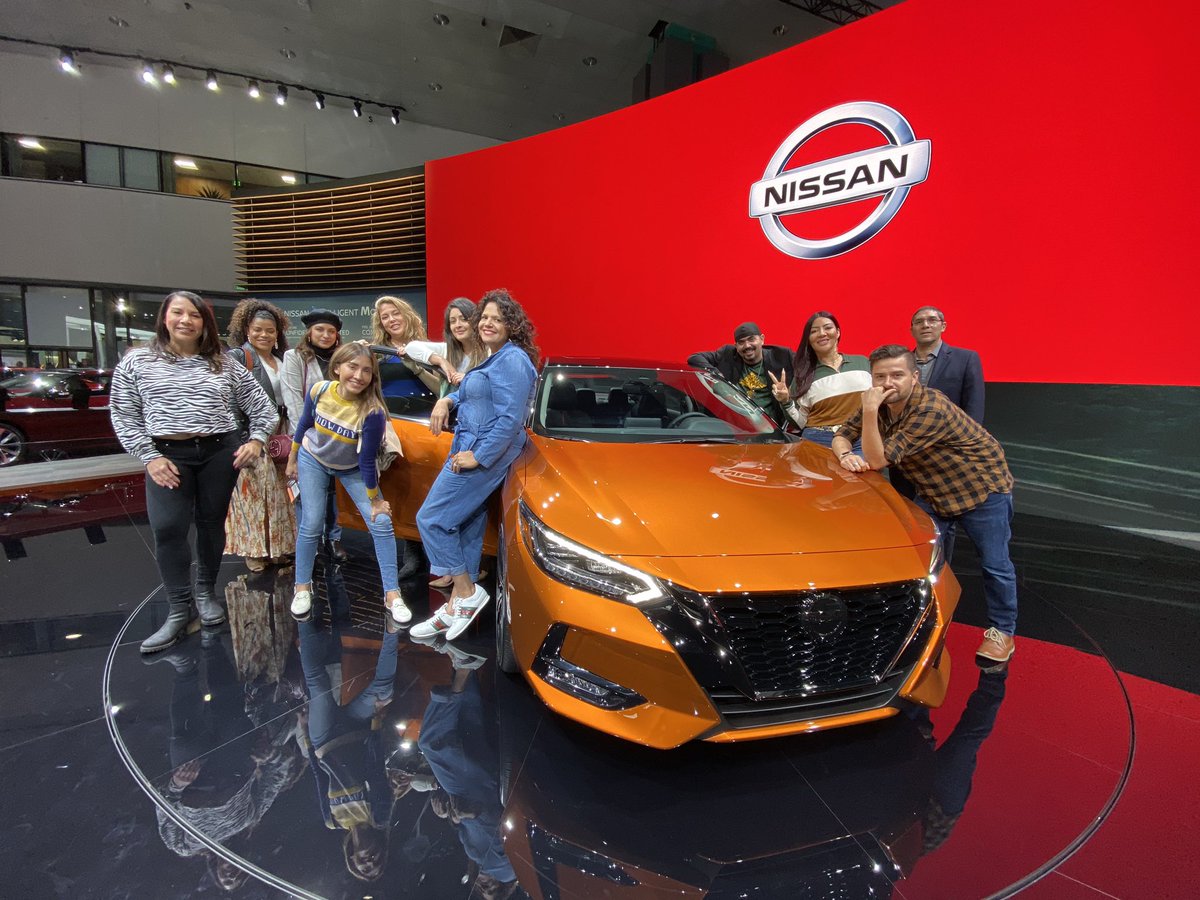 xoxoLizza's tweet photo. Totally enjoyed hanging out with these fellow #PowerLatinos at the @LAAutoShow and getting to slide inside the #2020NissanSentra! ❤️ The leather race-car trim in the interior totally caught my attention. 💯 Thank you @autoproyecto for having us. 🙏🏼 #DriveLatino #ad https://t.co/46T9hEe5mZ