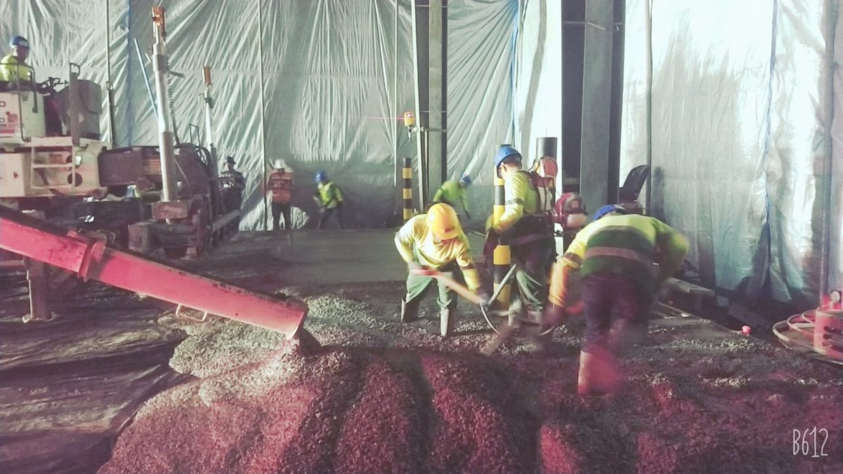 planasmasip's tweet photo. @RinolMexico iniciando piso #jointless #ConductilVRS en puerto Veracruz para #chinacommunications
8.000 m2 con endurecedor @RoclandFloor, junta @PermabanRCR y fibra @Bekaert
@RCRIF = #allinone:
✔️Diseño
✔️Productos
✔️Ejecución
✔️Mantenimiento y garantía
#LideresDelMundoPlano https://t.co/GwVLRVuO4g