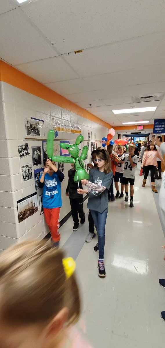 MrsOrff's tweet photo. We used the book Balloons Over Broadway all week long, and had so much fun wrapping it up with a STEM balloon parade activity. @GarrisonMillES https://t.co/7In2uCBd9l