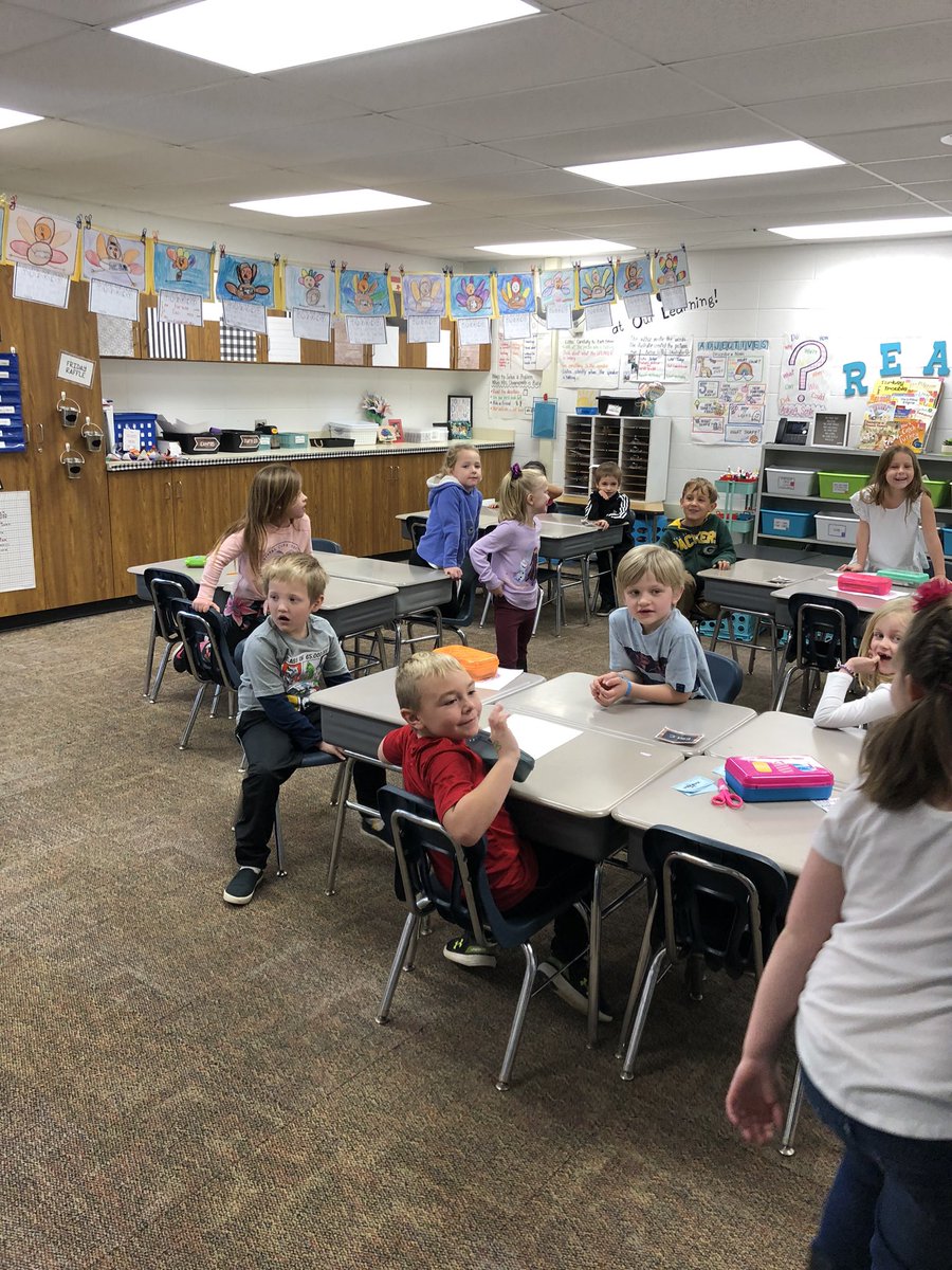 marnellandrea29's tweet image. We had a great time at our STAR party today! Games, drawings, and doughnuts oh my! @VV_Voyagers #viewourstory #fabulousfirsties #starbehavior