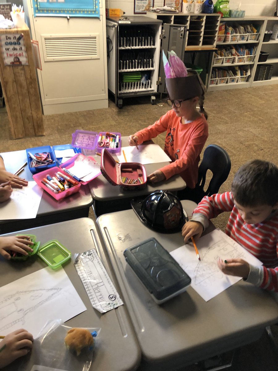 marnellandrea29's tweet image. We had a great time at our STAR party today! Games, drawings, and doughnuts oh my! @VV_Voyagers #viewourstory #fabulousfirsties #starbehavior