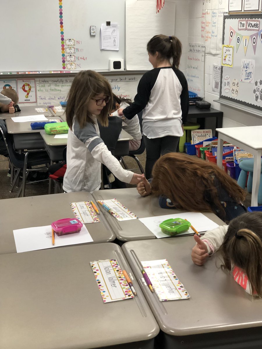 marnellandrea29's tweet image. We had a great time at our STAR party today! Games, drawings, and doughnuts oh my! @VV_Voyagers #viewourstory #fabulousfirsties #starbehavior