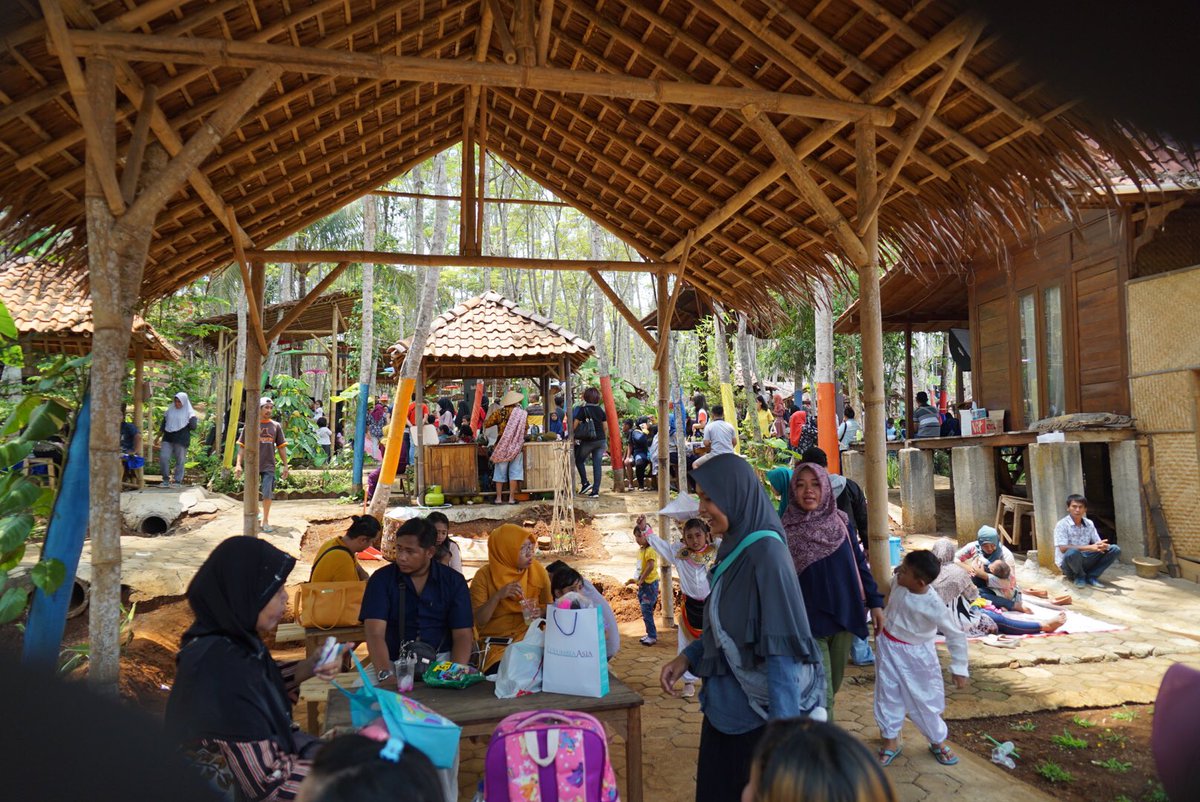 donkardono's tweet photo. Kuliner di #PasarKaretan Minggu pagi juga seru kok, di Boja Kendal #plesir https://t.co/k0Mk0MVeut