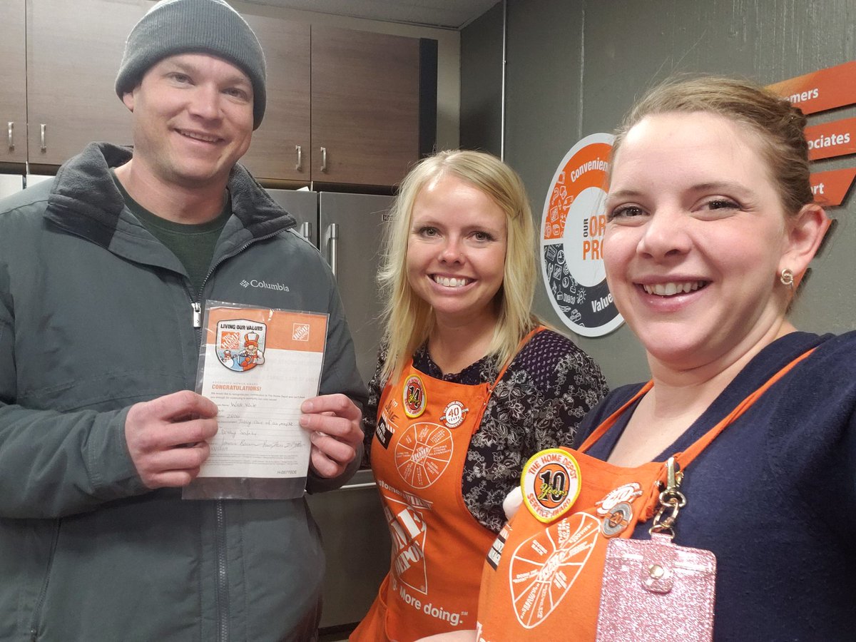 Frisk21's tweet photo. Recognizing Wade from the InFocus team for driving safety and getting us to 365 days safe! #THD2806 #Thebig06 #Safe4theHolidays #SafetySelfie #SafetySelfieNP #D184Safe @jennkbauer @jmbconwell @kstolie @dhrm184 https://t.co/GaAQm5YmHw