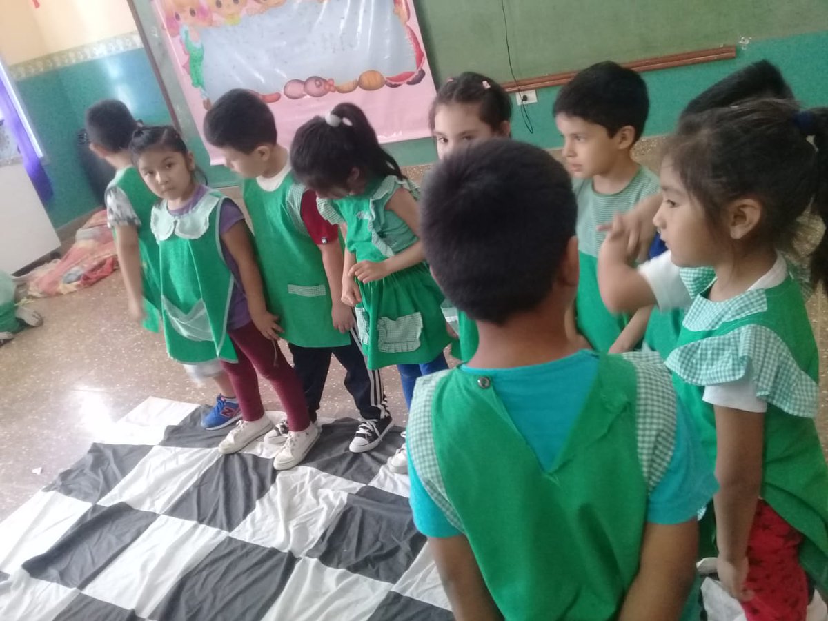 RangeonMartin's tweet photo. #PolíticaSocioeducativas con ajedrez en Nivel Inicial
@UrtubeyJM @GustavoSaenzOK @fguillesaavedra https://t.co/dEq1FMBCh9