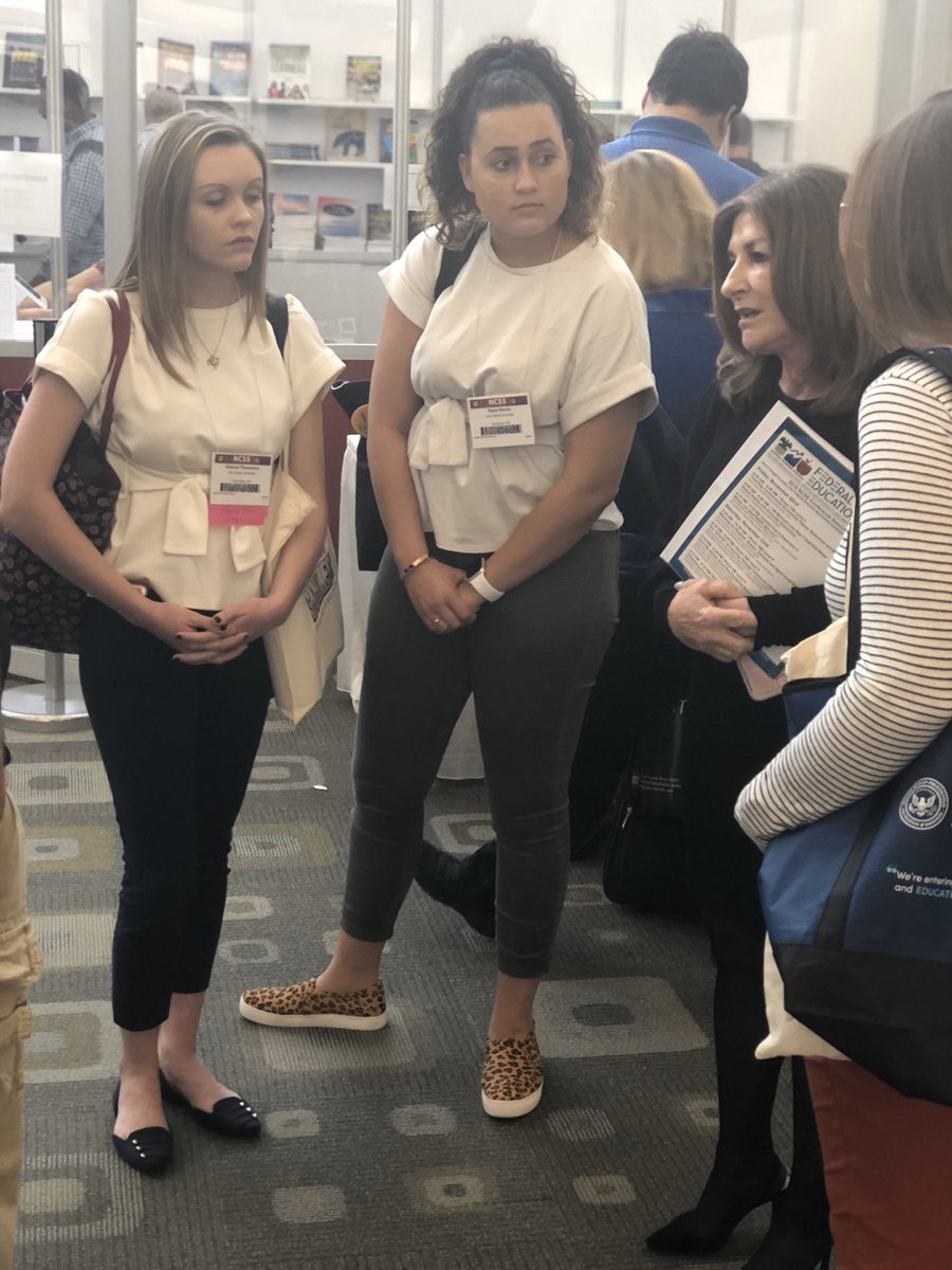 So excited that our Integrated Social Studies Students had the opportunity to meet and talk with @ChicCanfora at #NCSS2019. @Victori55729992 @MsNorris6 @KentStateTlc @KentStateEHHS @KentStateADED @kentstatemay4