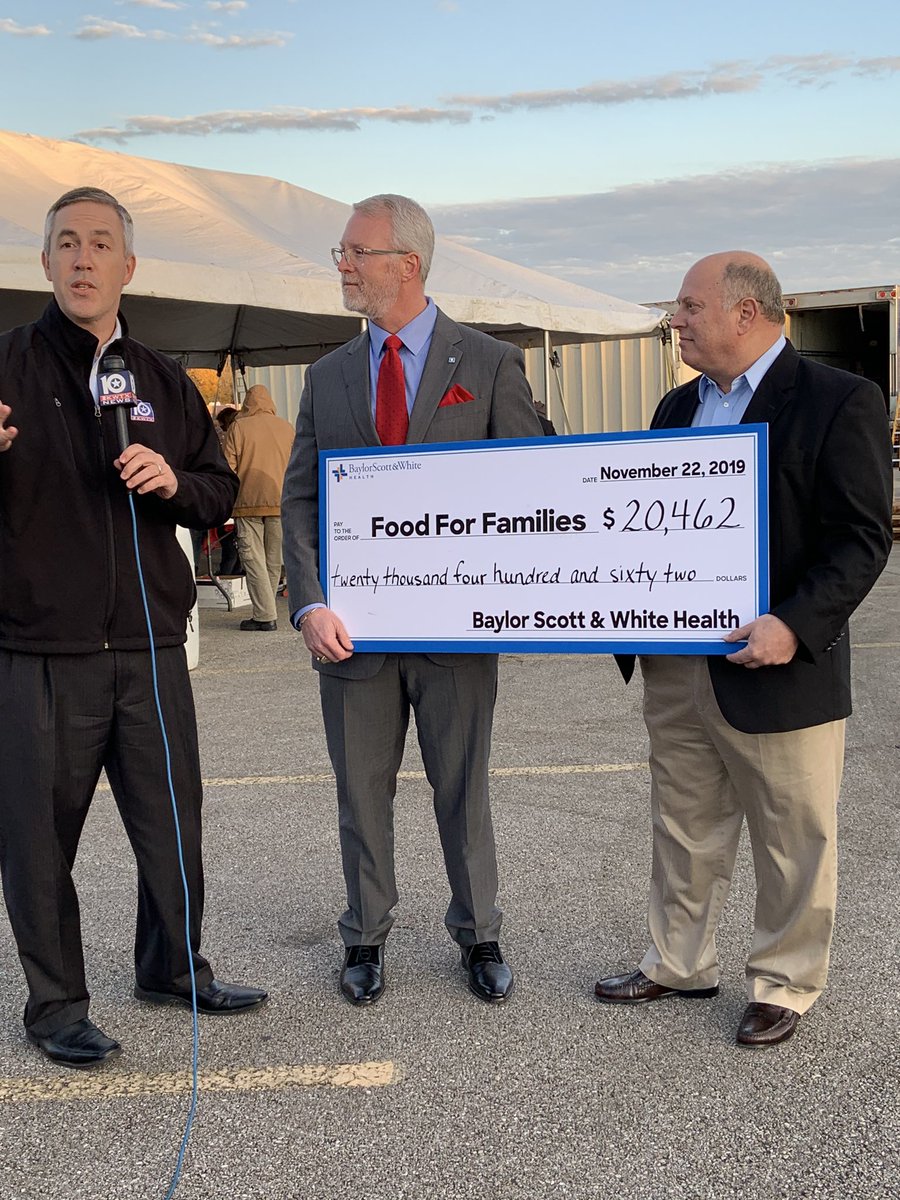 brendawallin's tweet photo. Spent a great day at the Foood For Families event in Temple. Proud of our BSWH teams for donating 51,000 pounds of food for our local food pantries. Thanks @HeartOTXHeartMD and Dr. Bobby Greenberg and their other physician champions!!@bswhealth https://t.co/Epj6db7Hr6