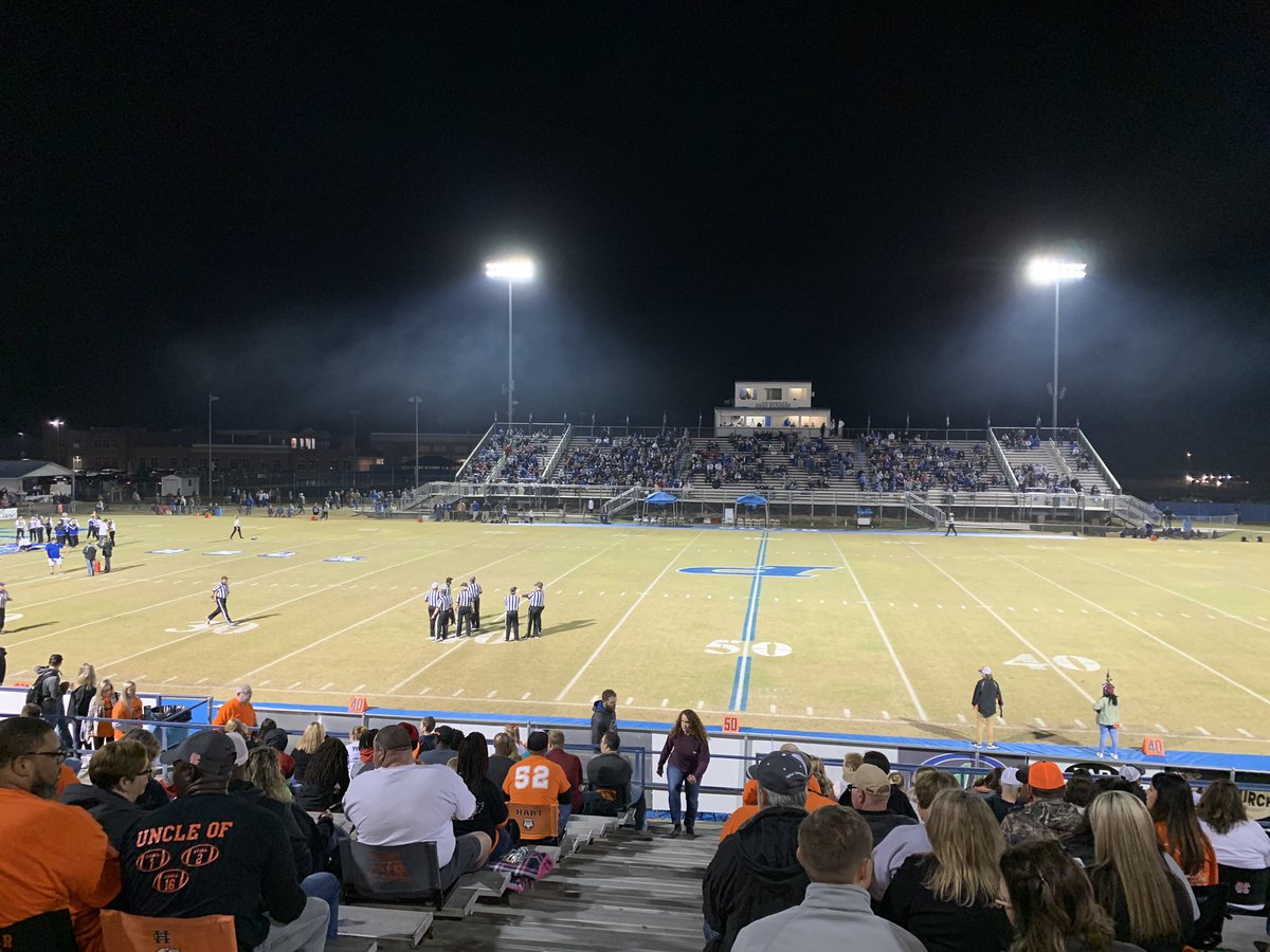 hartcountyfb's tweet photo. Stands are filling up and we are just 20 minutes from kickoff!! It’s the Bulldogs and the Bears and it’s North vs South!! Watch it LIVE on https://t.co/Pn43TNSipz! #onehartbeat #godogs #beatpierce https://t.co/eOOpFs8ydy